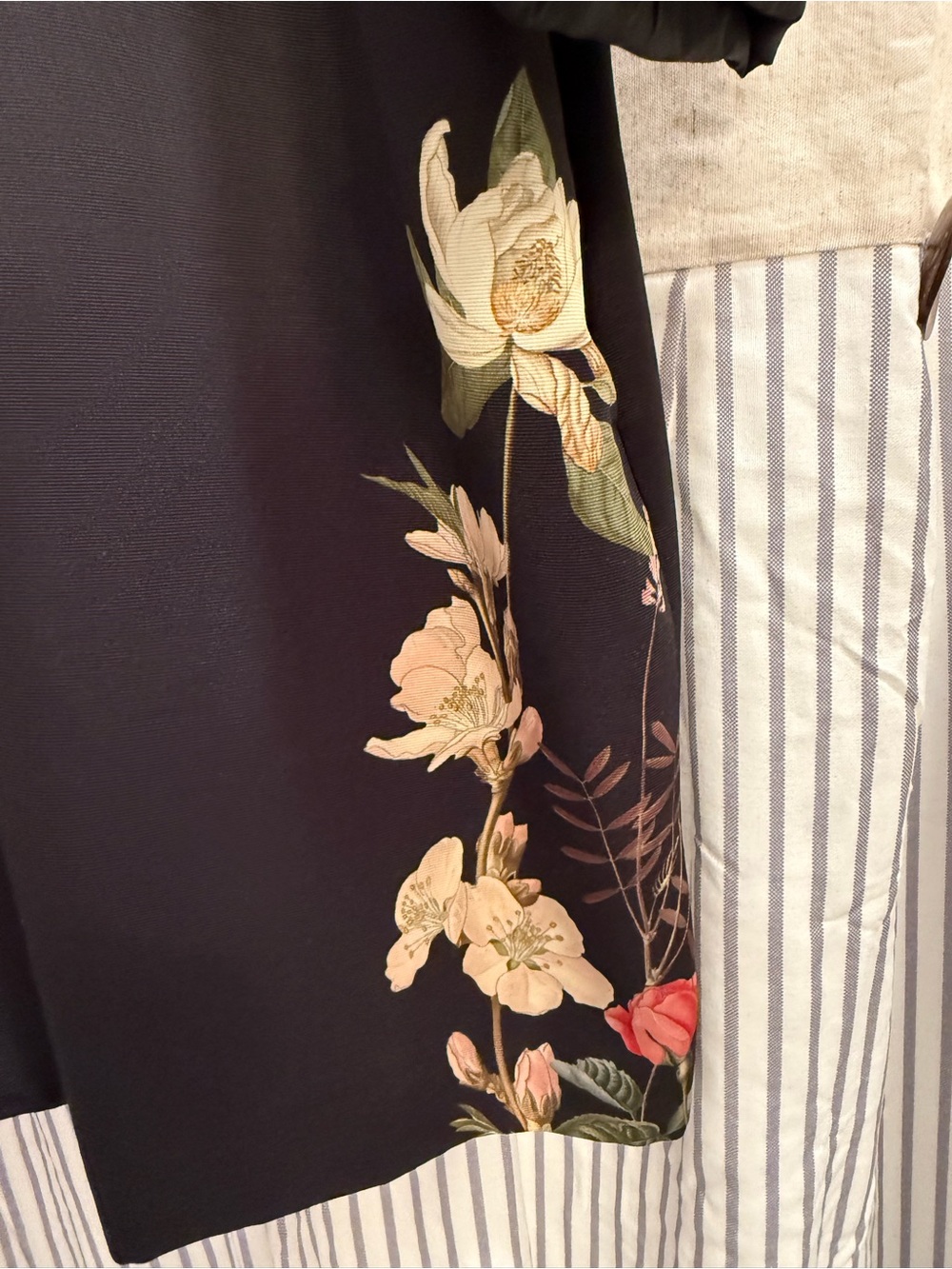 Epee From Paris - French Black Floral Textured Satin Oversized Long Blazer/Coat - Picture 4 of 16